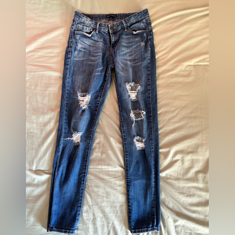 Woman’s distressed jeans from the brand pretty perfect 
Size 7